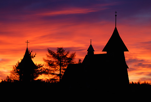 Kościół w Palowicach o wschodzie słońca, fot. Łukasz Malcharek